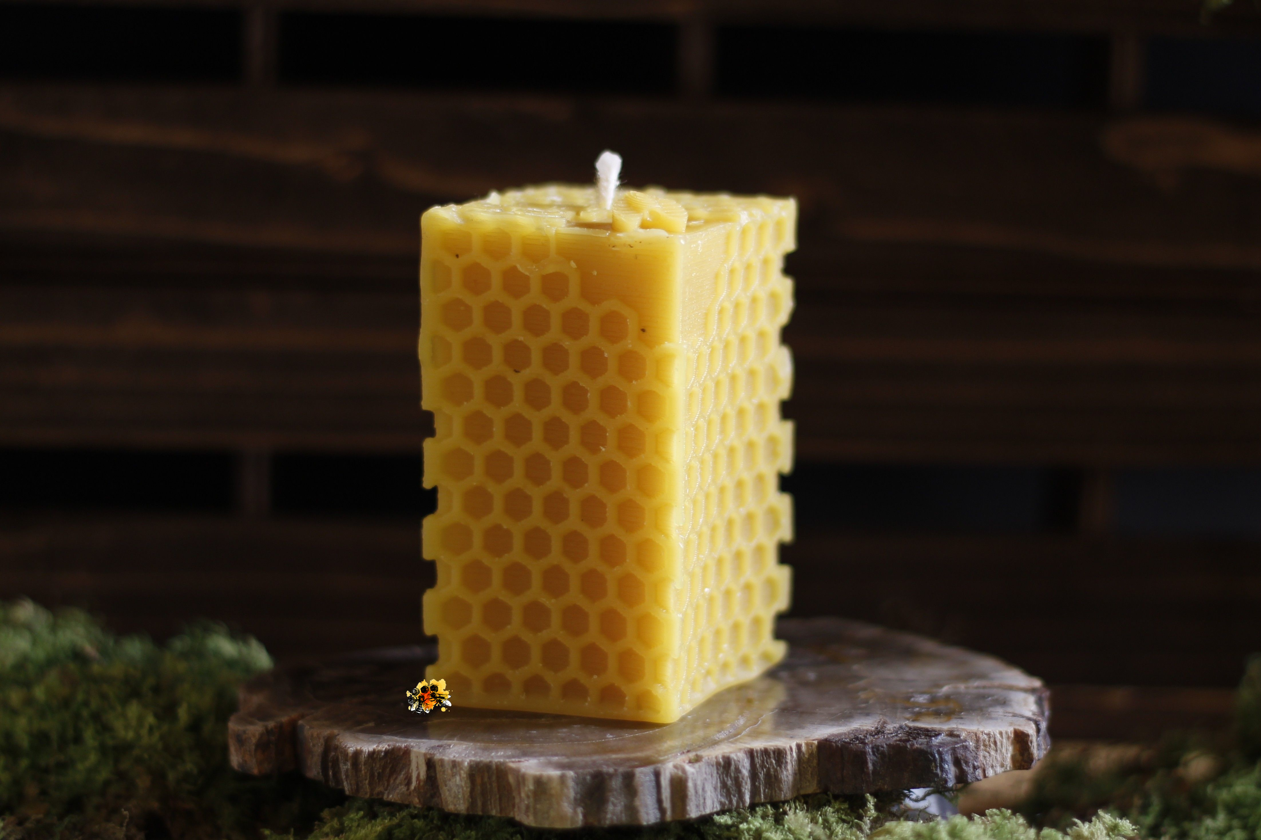Kubus "Honigturm" Bienenwachskerze