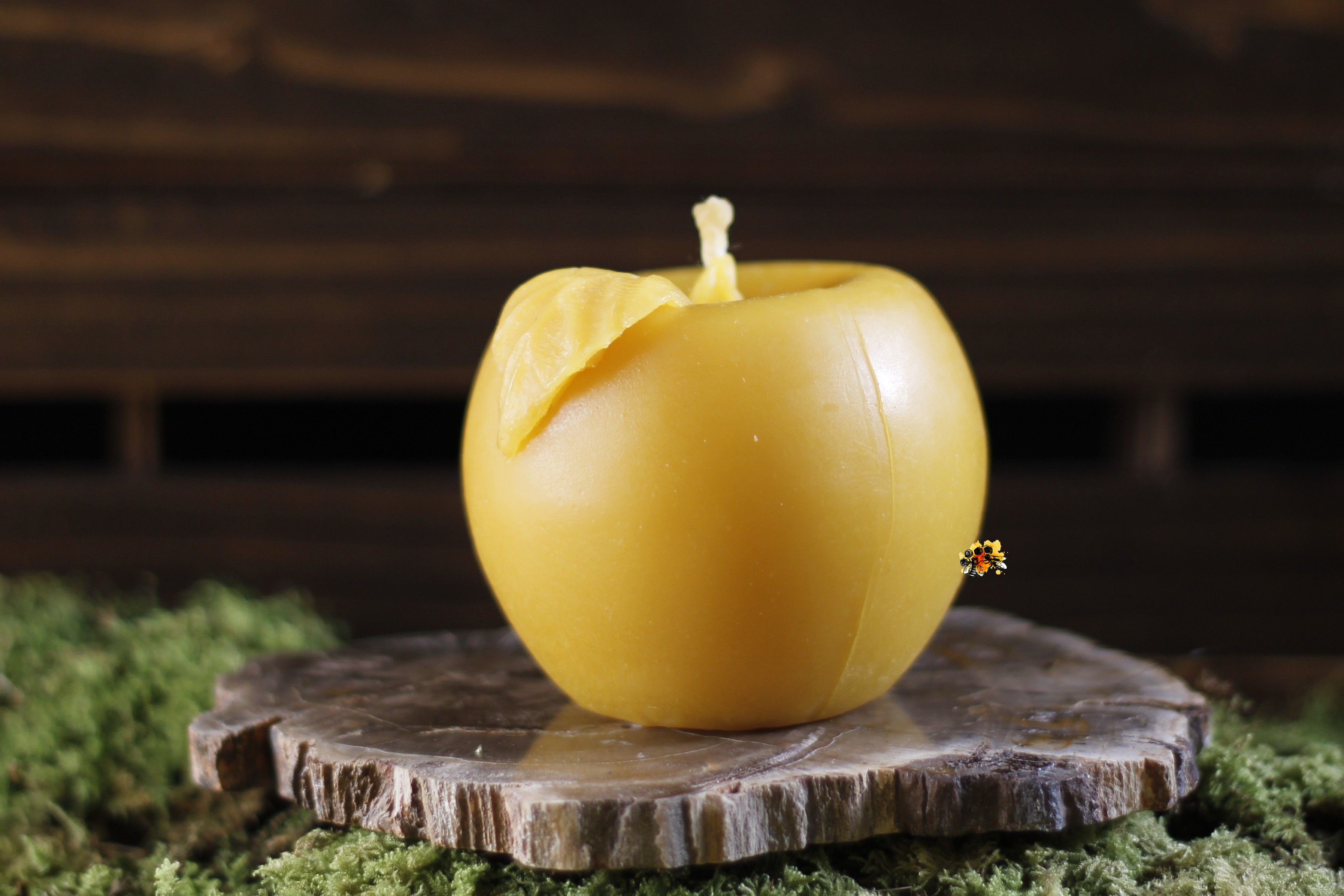 Apfel mit Blatt, Bienenwachskerze