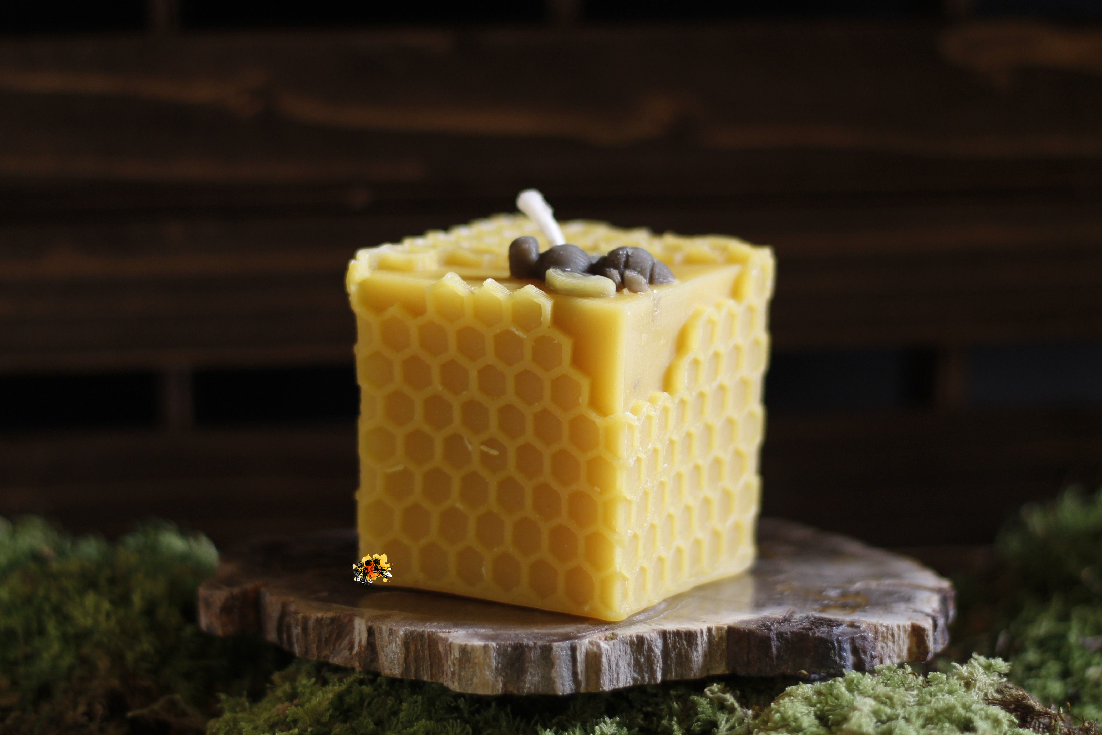 Kubus "Wabenpracht" zweifarbig Bienenwachskerze