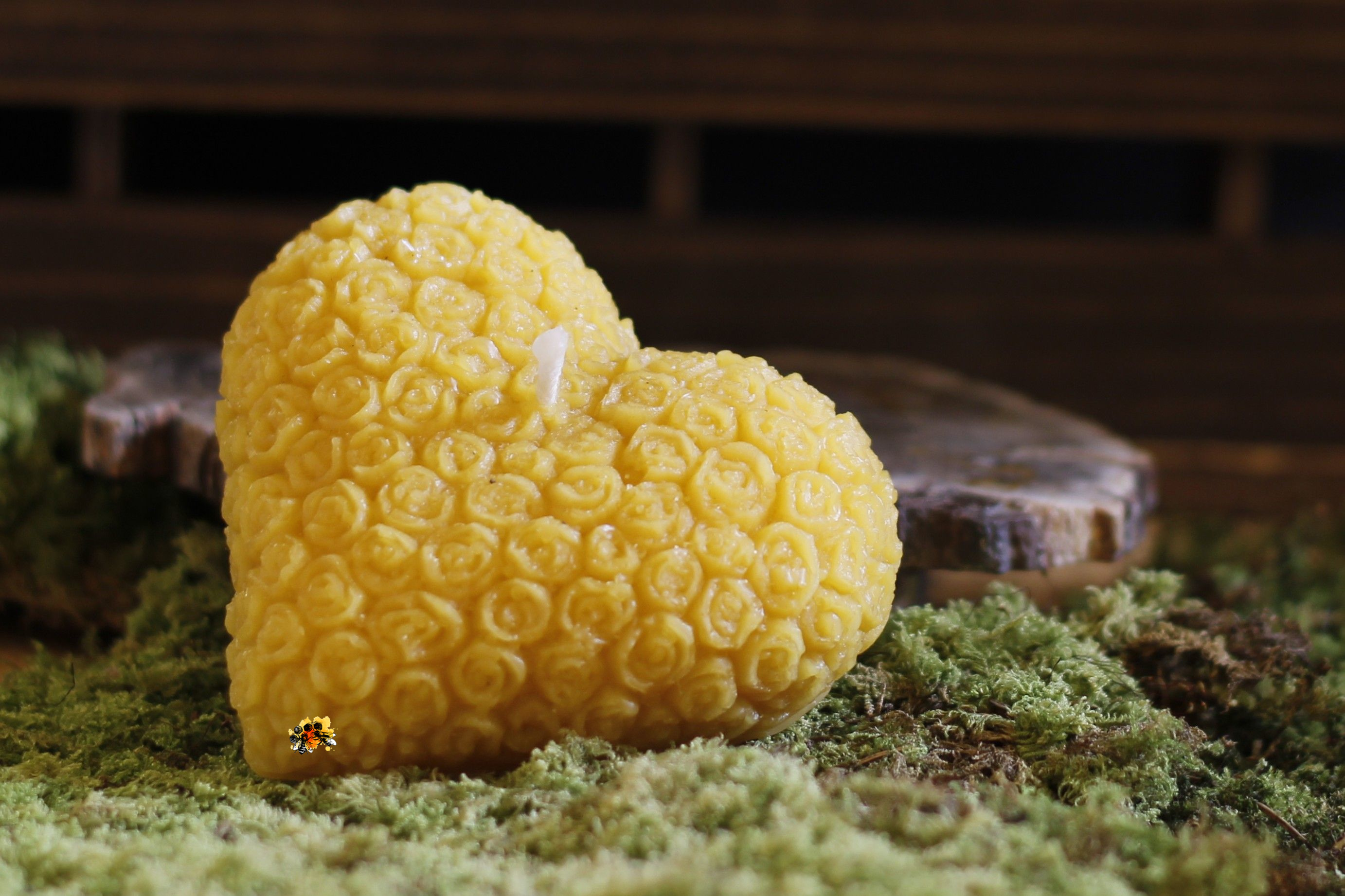 Herz "Rosenblätter" Bienenwachskerze